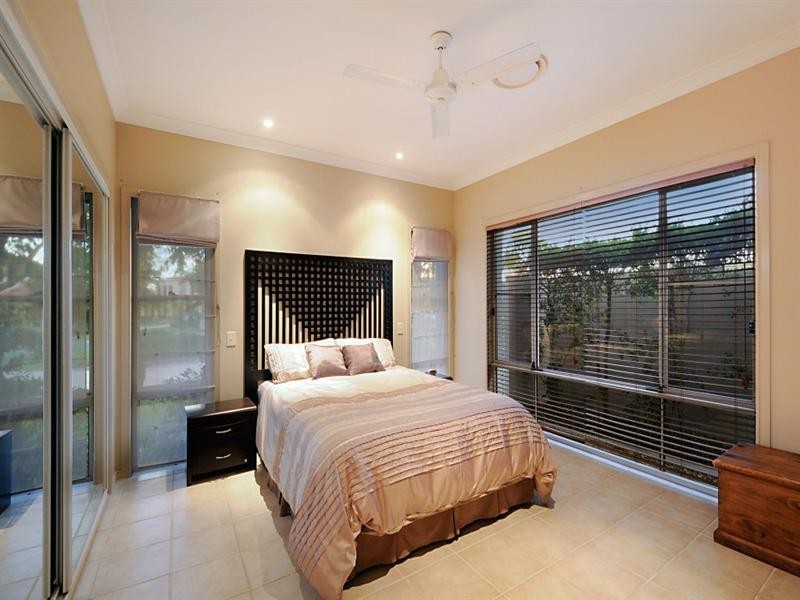 2044 Carlton Drive, Hope Island QLD 4212