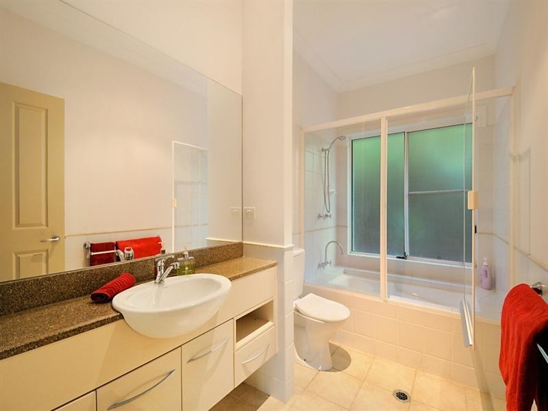 2044 Carlton Drive, Hope Island QLD 4212