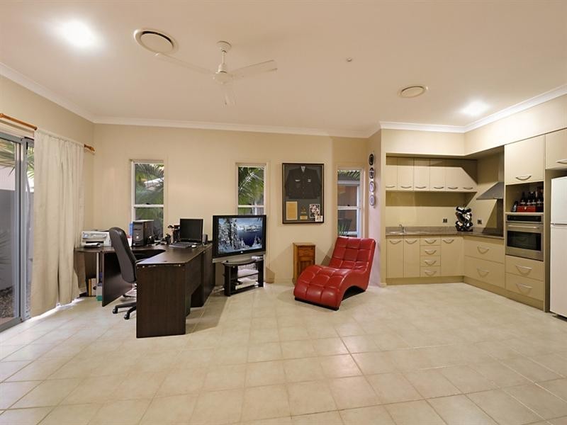 2044 Carlton Drive, Hope Island QLD 4212