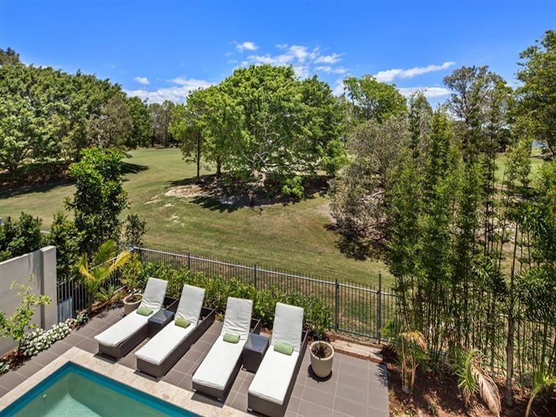 9112 Peter Senior Drive, Hope Island QLD 4212