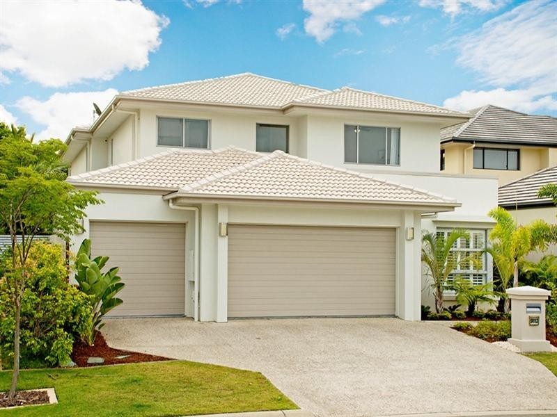 9112 Peter Senior Drive, Hope Island QLD 4212