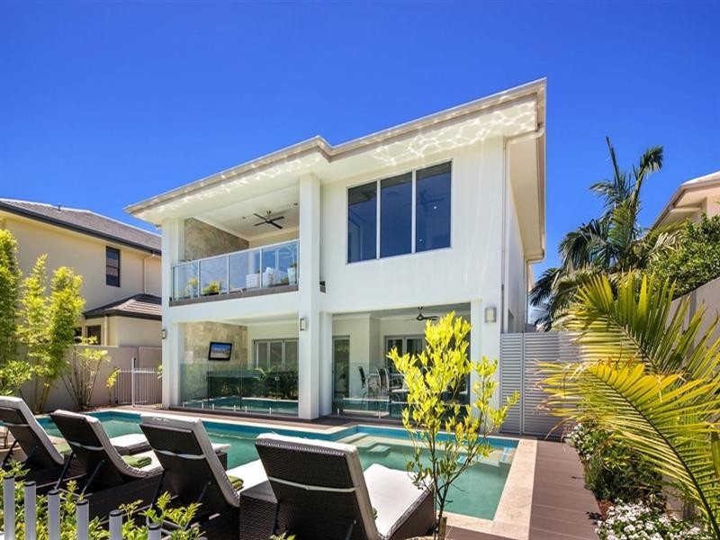 9112 Peter Senior Drive, Hope Island QLD 4212