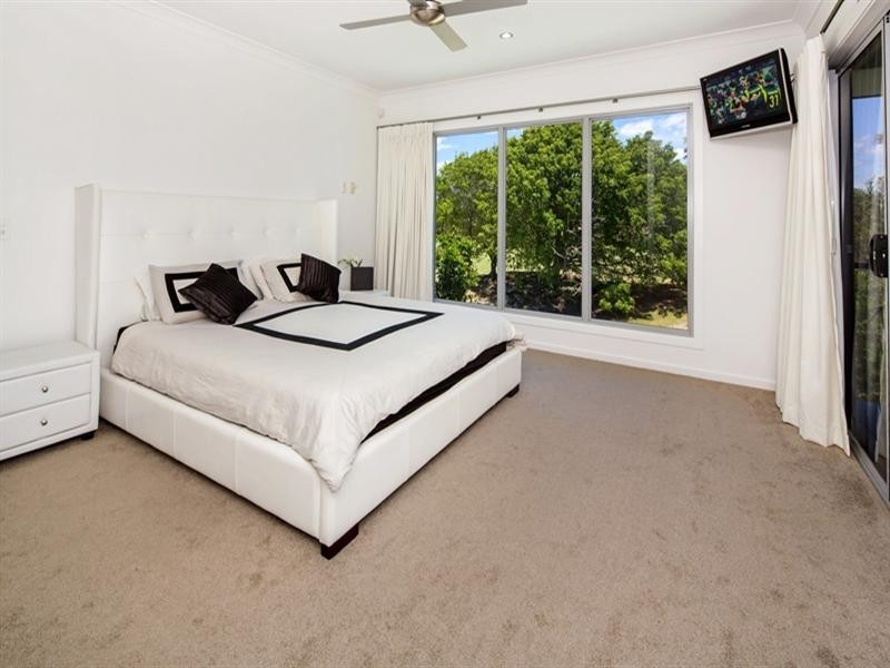 9112 Peter Senior Drive, Hope Island QLD 4212