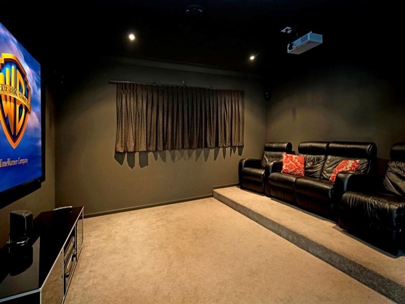 9112 Peter Senior Drive, Hope Island QLD 4212