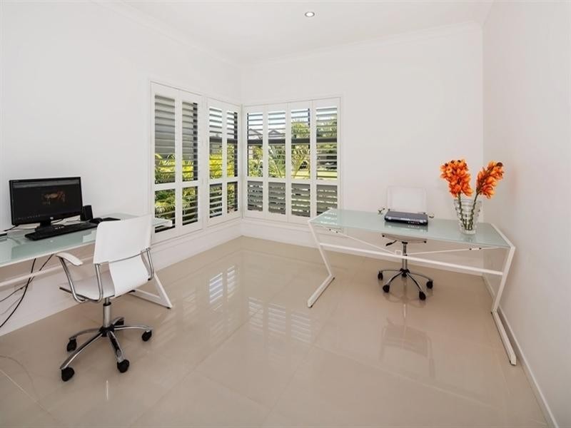 9112 Peter Senior Drive, Hope Island QLD 4212