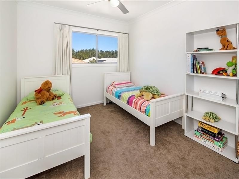 9112 Peter Senior Drive, Hope Island QLD 4212