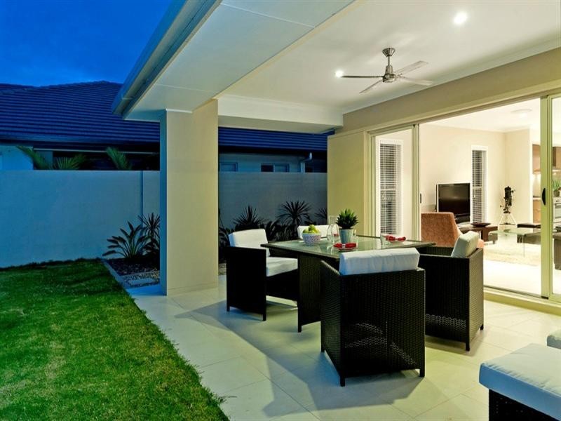 9126 Peter Senior Drive, Hope Island QLD 4212