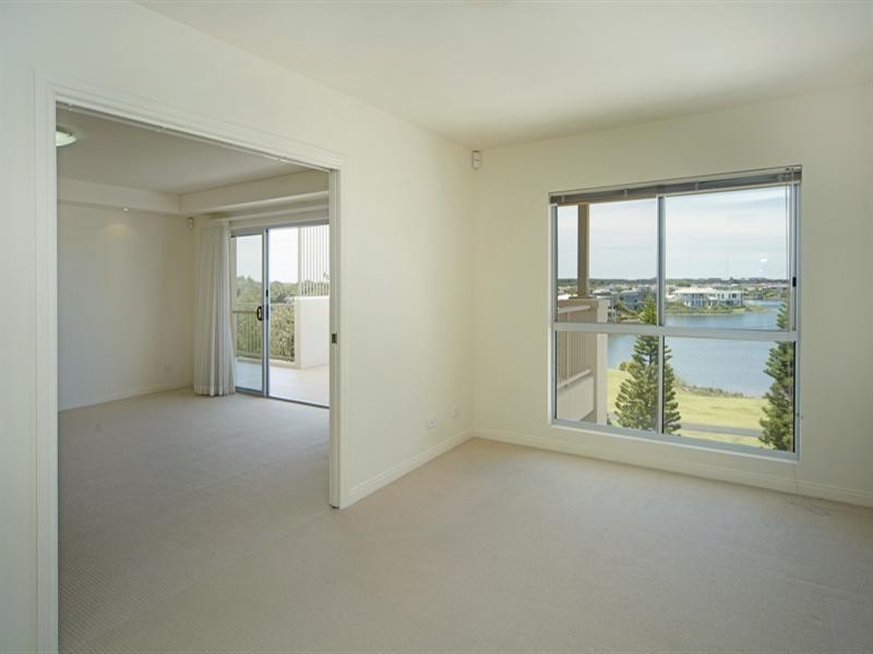 8320 Magnolia Drive East, Hope Island QLD 4212