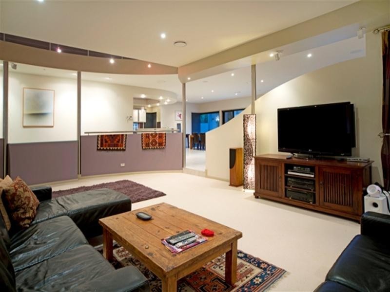 2163 Beaufort Way, Hope Island QLD 4212