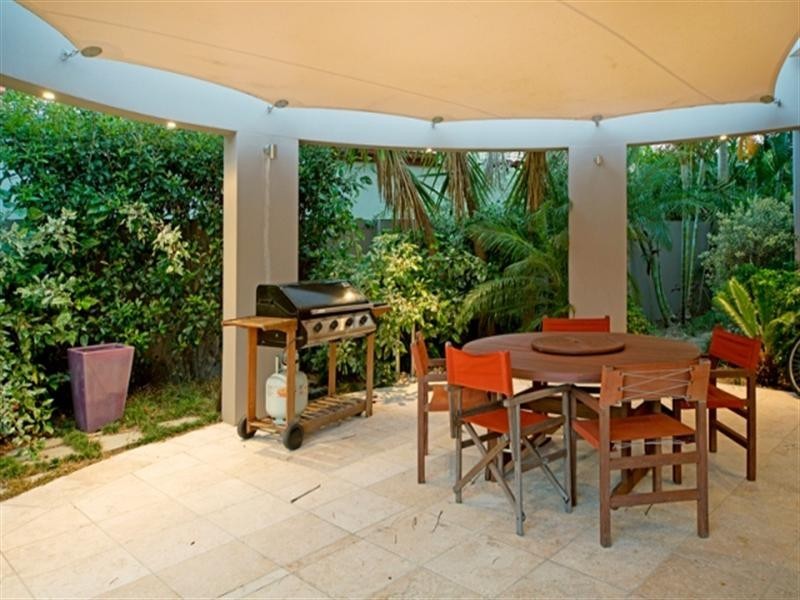 2163 Beaufort Way, Hope Island QLD 4212