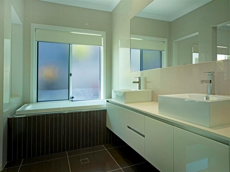 2816 Gracemere Cct East, Hope Island QLD 4212