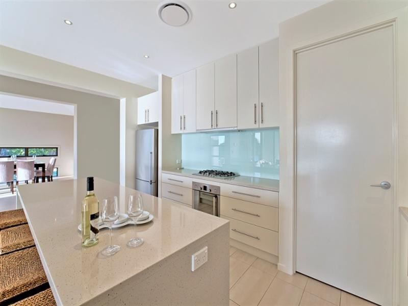 27 Serenity Boulevard, Helensvale QLD 4212