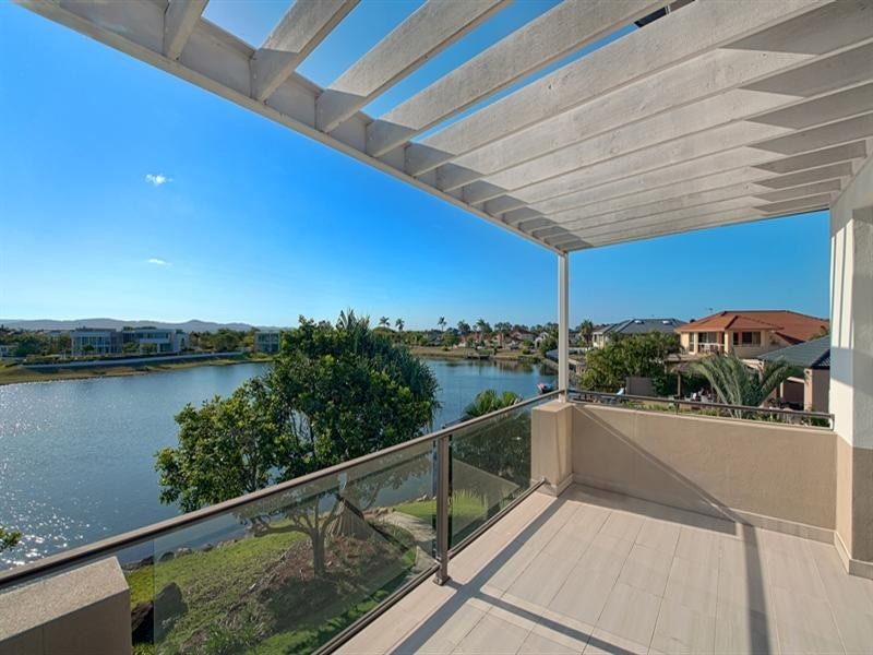 27 Serenity Boulevard, Helensvale QLD 4212