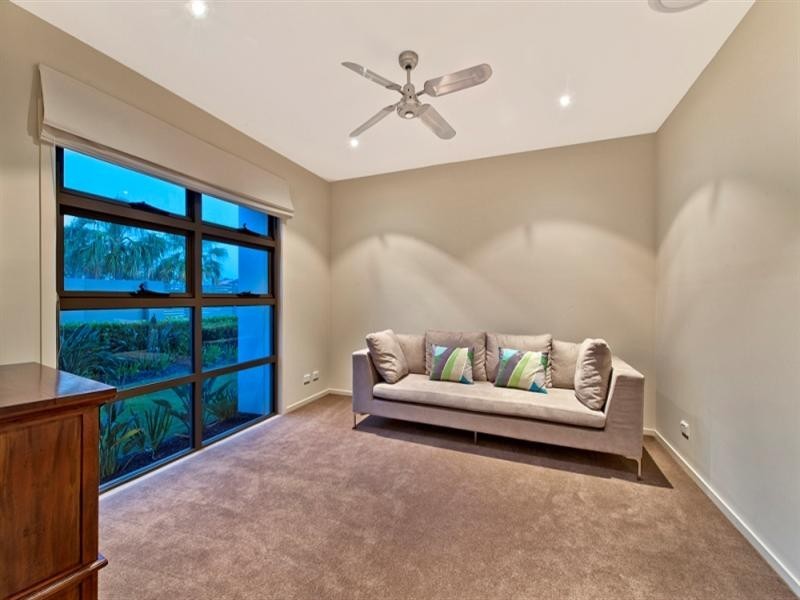 27 Serenity Boulevard, Helensvale QLD 4212