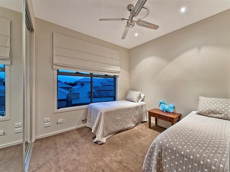 27 Serenity Boulevard, Helensvale QLD 4212