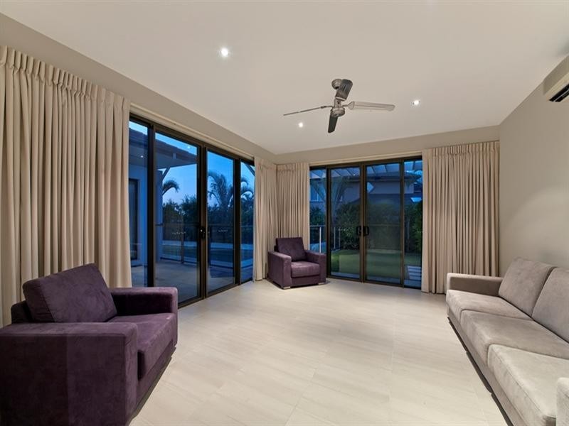 27 Serenity Boulevard, Helensvale QLD 4212