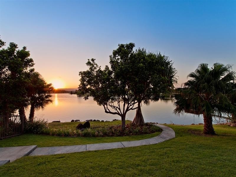 27 Serenity Boulevard, Helensvale QLD 4212