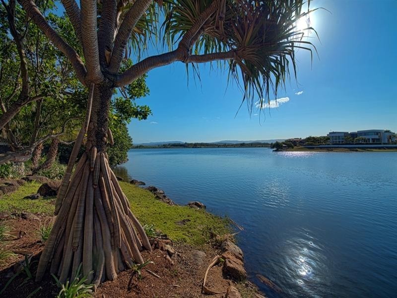 27 Serenity Boulevard, Helensvale QLD 4212