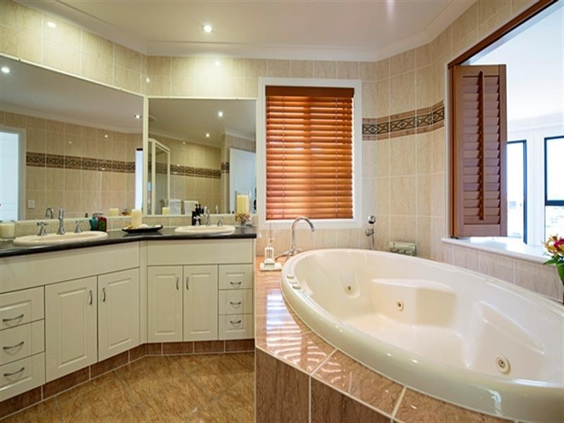 1 Sabrina Avenue, Helensvale QLD 4212