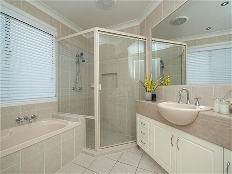 1 Sabrina Avenue, Helensvale QLD 4212