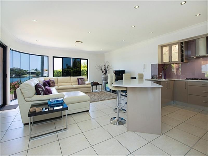 1 Sabrina Avenue, Helensvale QLD 4212