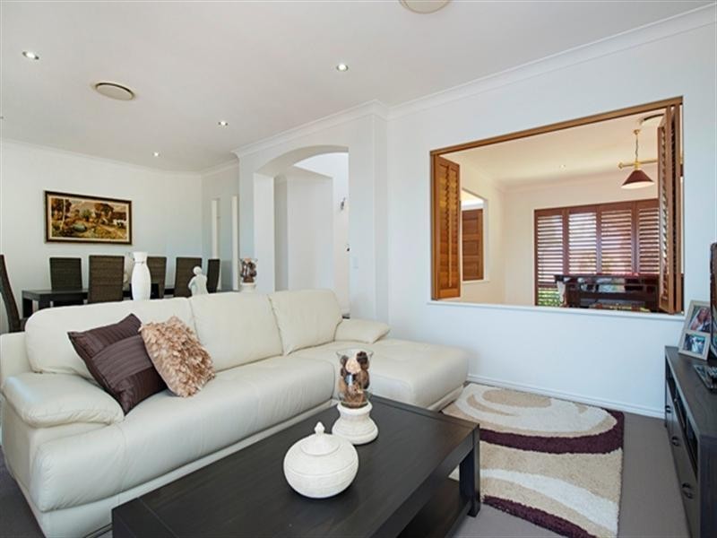 1 Sabrina Avenue, Helensvale QLD 4212