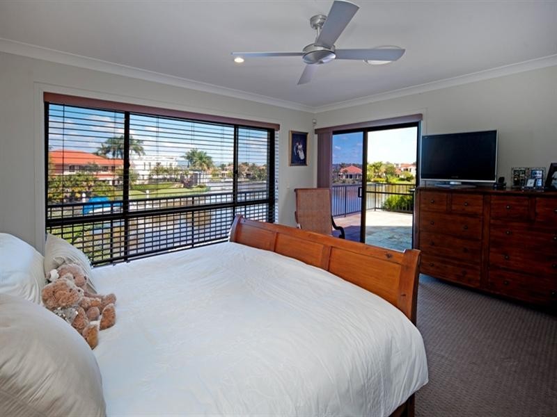 1044 Rosebank Way, Hope Island QLD 4212