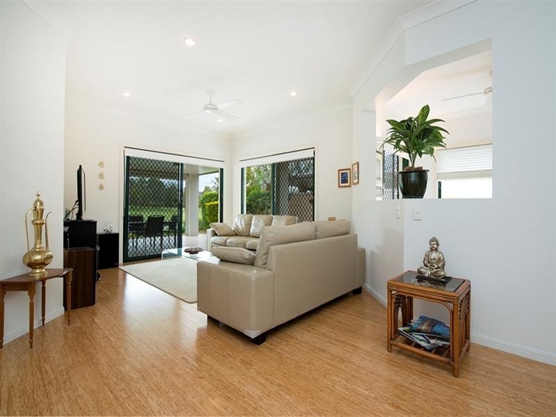 4 Steyning Court, Arundel QLD 4214