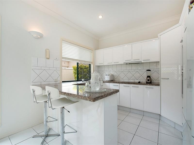 4 Steyning Court, Arundel QLD 4214