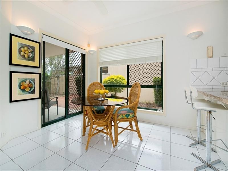 4 Steyning Court, Arundel QLD 4214