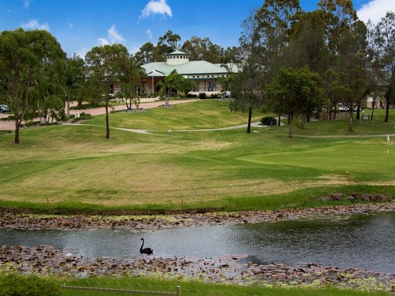 4 Steyning Court, Arundel QLD 4214