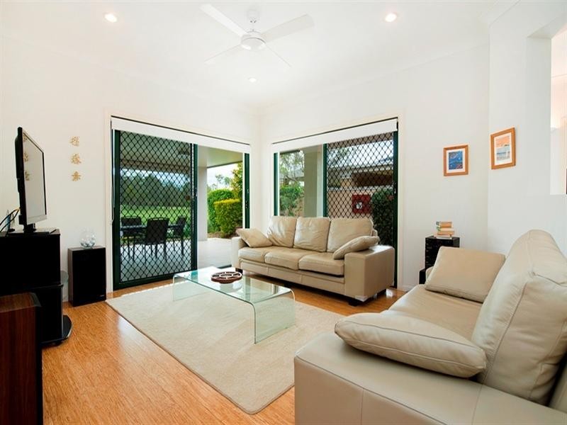 4 Steyning Court, Arundel QLD 4214