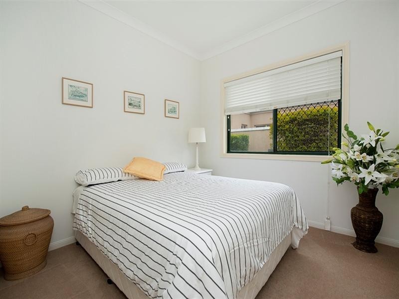 4 Steyning Court, Arundel QLD 4214