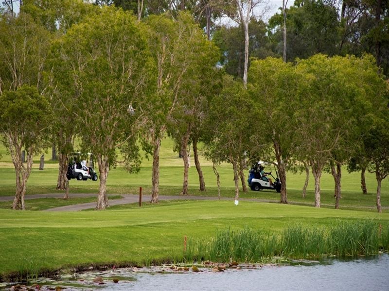 4 Steyning Court, Arundel QLD 4214