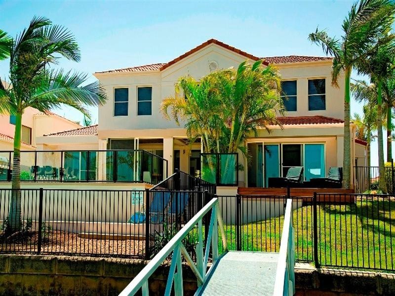 1663 Riverdale Drive, Hope Island QLD 4212