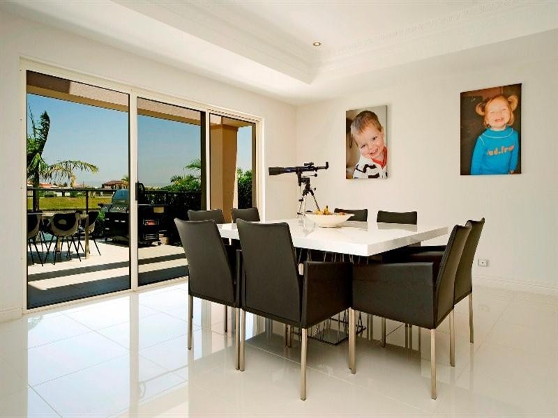 1663 Riverdale Drive, Hope Island QLD 4212