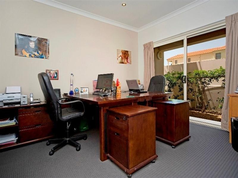 1663 Riverdale Drive, Hope Island QLD 4212