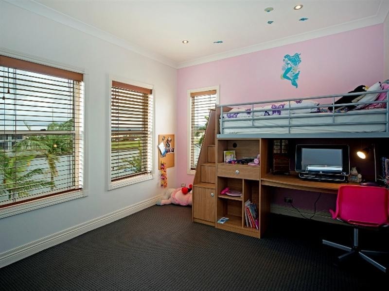 1663 Riverdale Drive, Hope Island QLD 4212