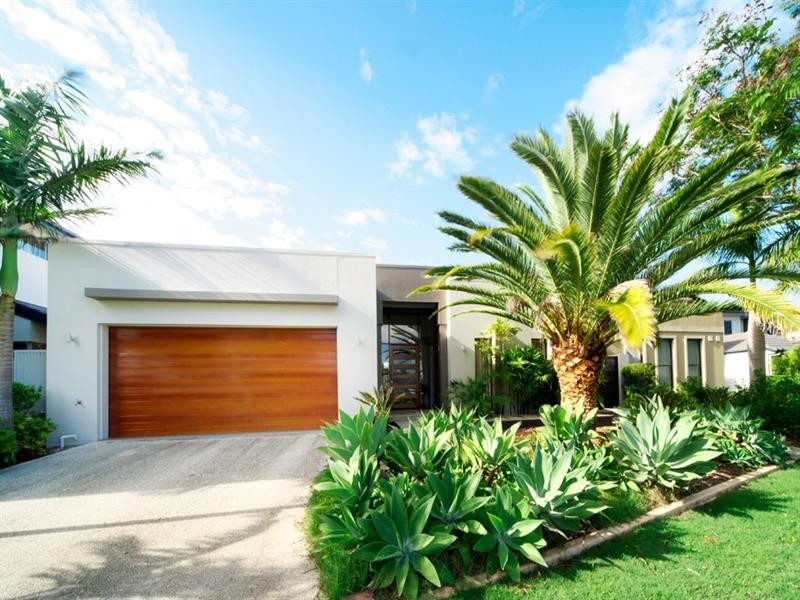 2554 Belmont Court, Hope Island QLD 4212