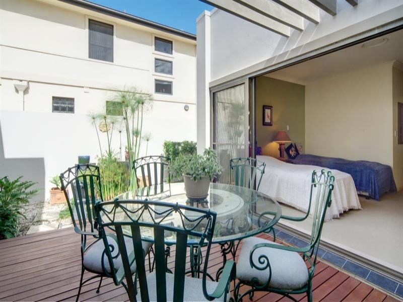 2554 Belmont Court, Hope Island QLD 4212