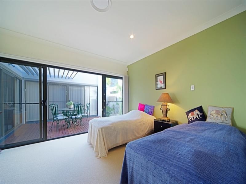 2554 Belmont Court, Hope Island QLD 4212