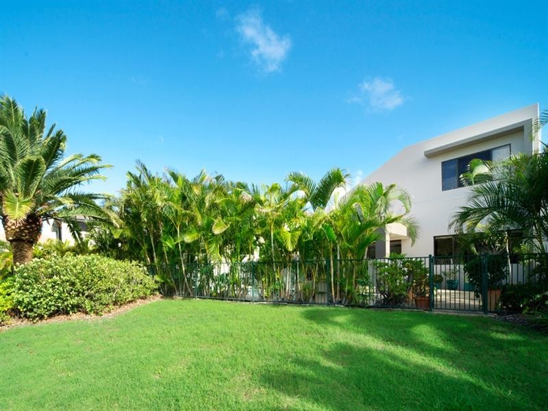 2554 Belmont Court, Hope Island QLD 4212