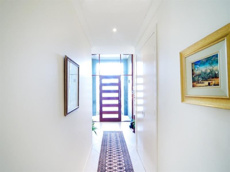 2554 Belmont Court, Hope Island QLD 4212