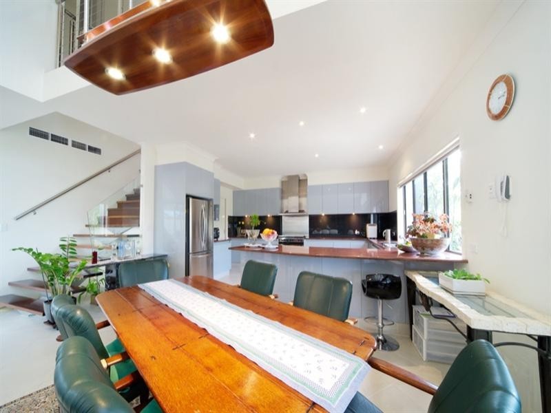 2554 Belmont Court, Hope Island QLD 4212