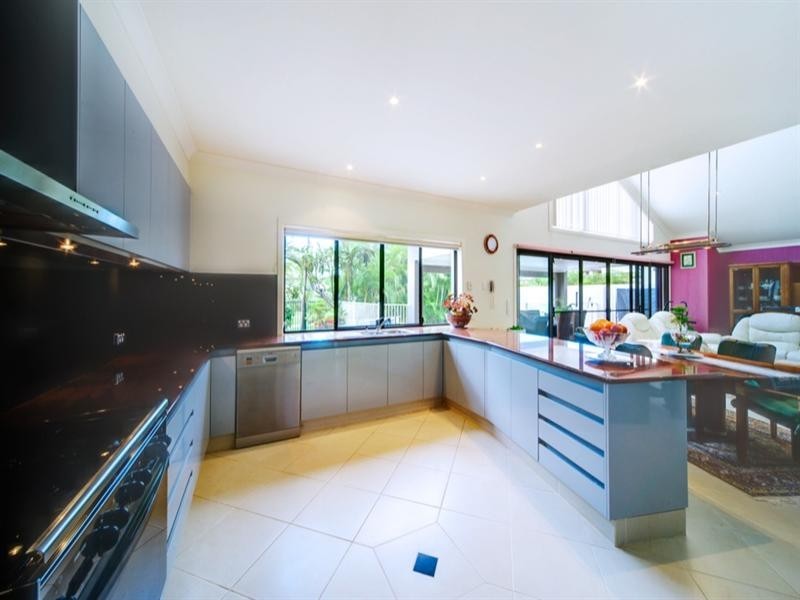 2554 Belmont Court, Hope Island QLD 4212