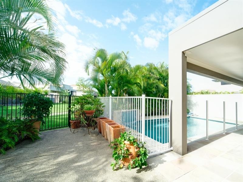 2554 Belmont Court, Hope Island QLD 4212