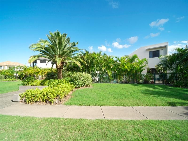 2554 Belmont Court, Hope Island QLD 4212
