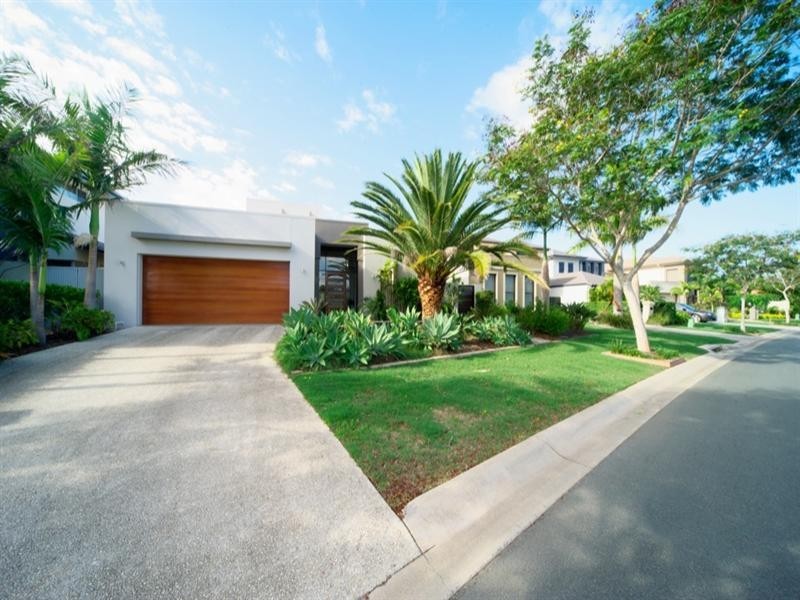 2554 Belmont Court, Hope Island QLD 4212