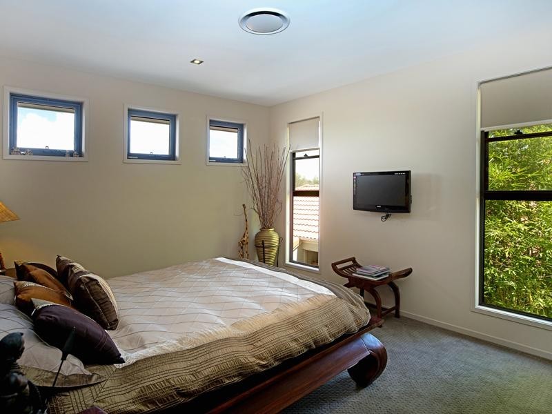 28 Calmwater Crescent, Helensvale QLD 4212