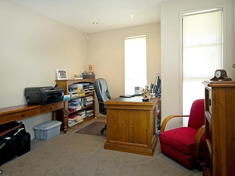 28 Calmwater Crescent, Helensvale QLD 4212